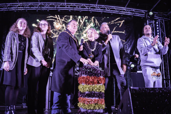 20211120-Darwen-Lights-BoysOnBlock-DerrenPoole-28