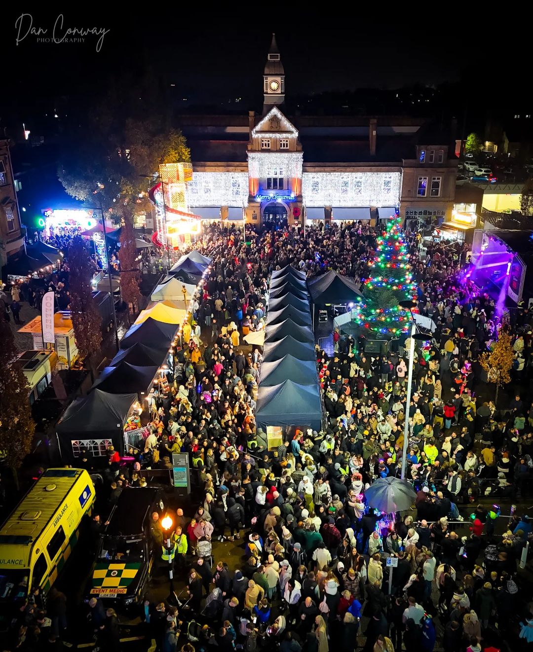 darwen-dazzles-at-christmas-lights-switch-on-darwen-town-centre
