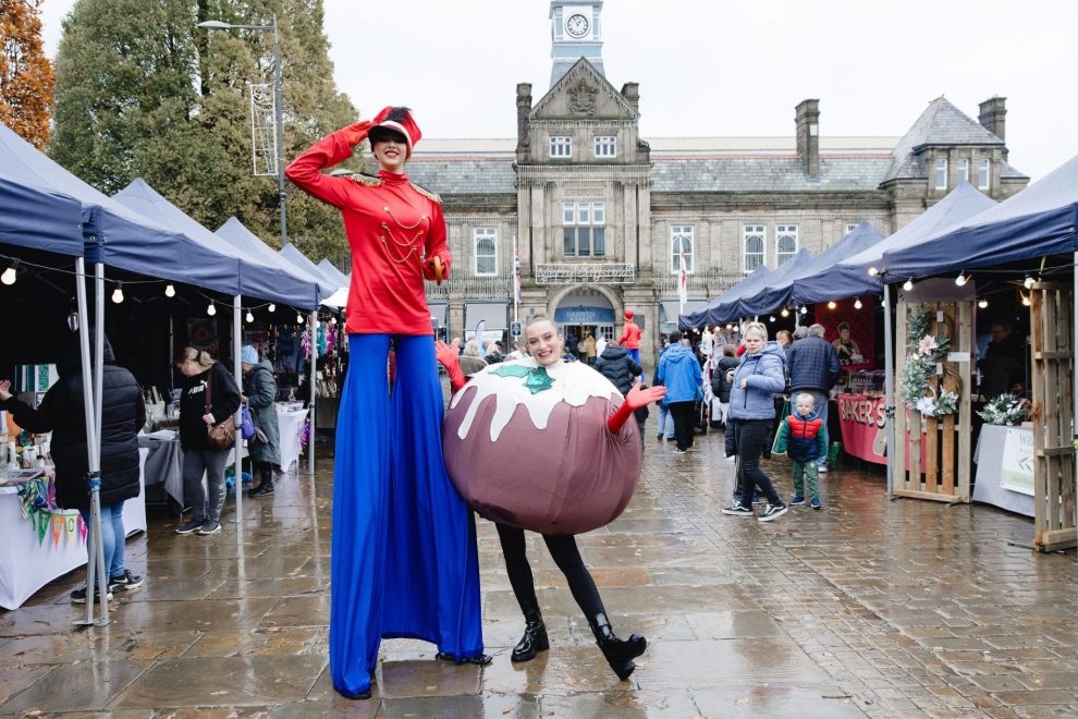 DarwenChristmasLightSwitchOn-130