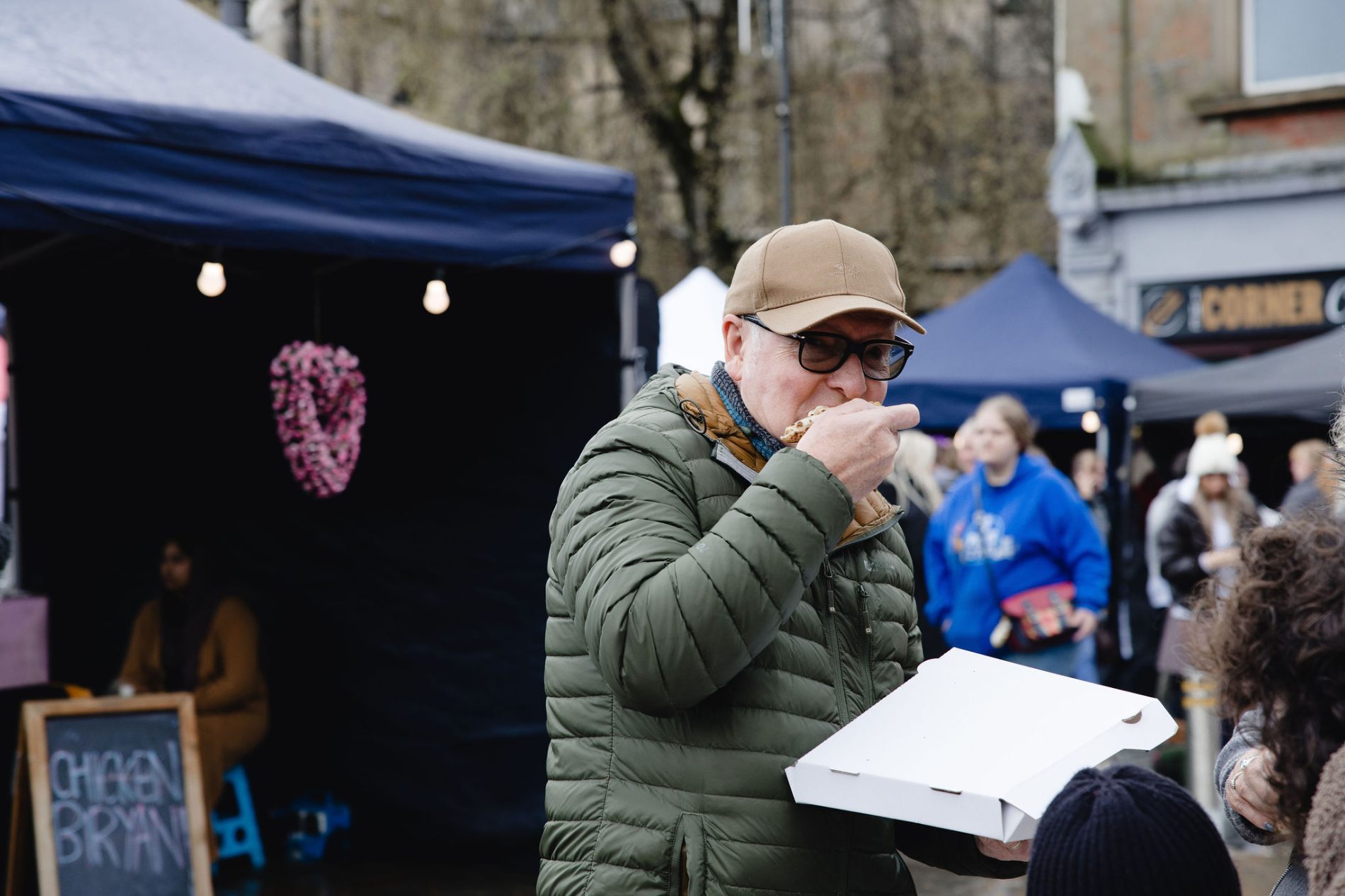 DarwenChristmasLightSwitchOn-204